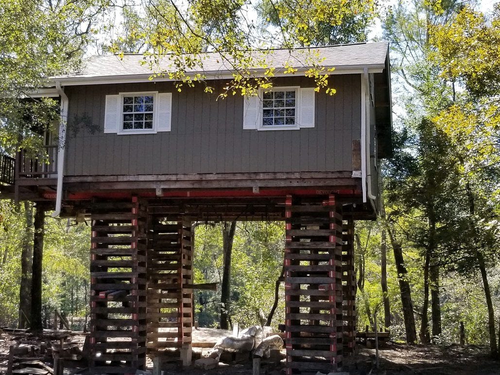 A House Lifting In Burgaw, North Carolina DeVooght
